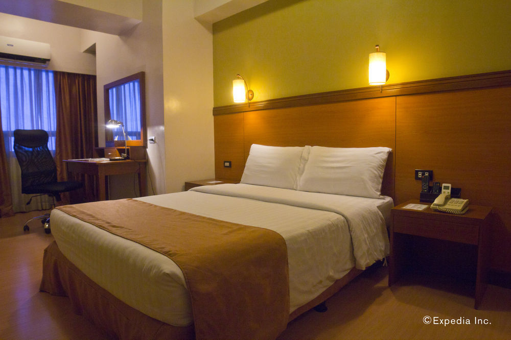 The Malayan Plaza Hotel Pasig City Exteriér fotografie