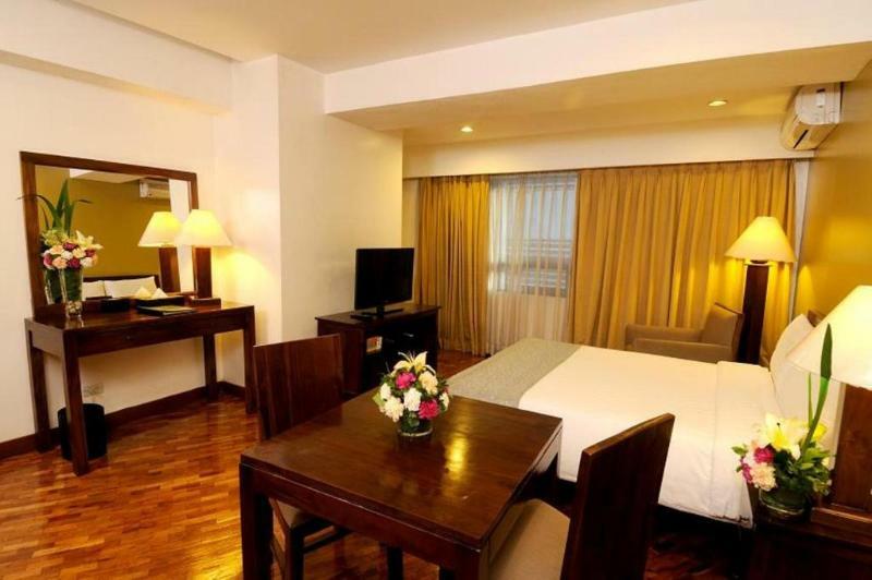 The Malayan Plaza Hotel Pasig City Exteriér fotografie